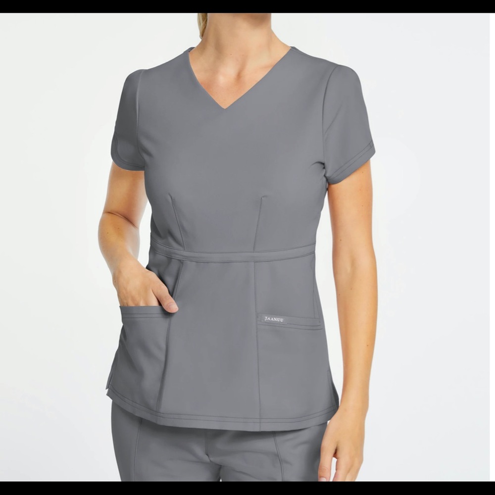 Jaanuu scrub top light gray